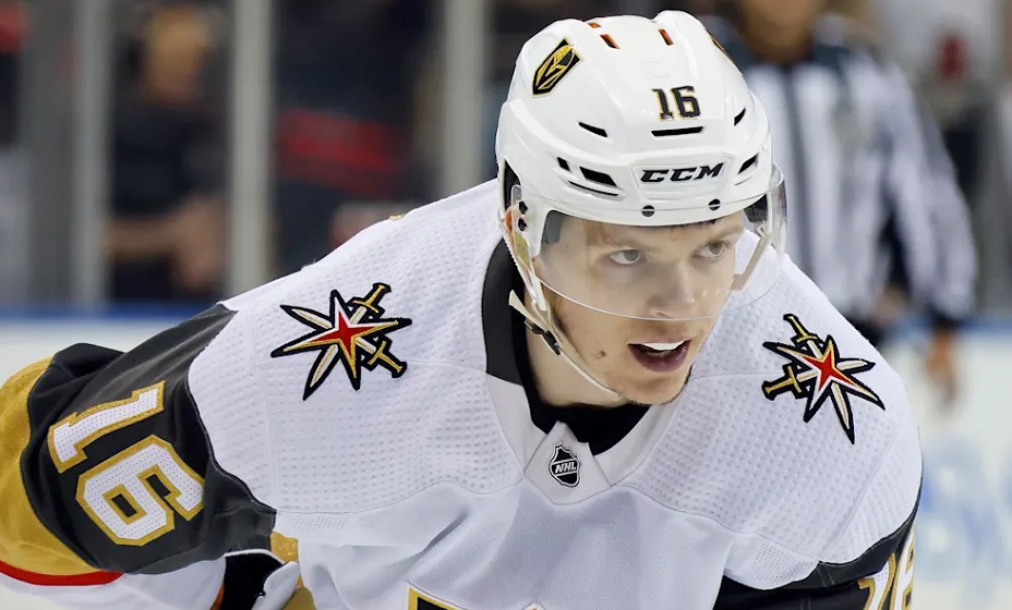 Павел Дорофеев первым из россиян оформил хет-трик в новом сезоне НХЛ. Фото: ХК «Вегас»