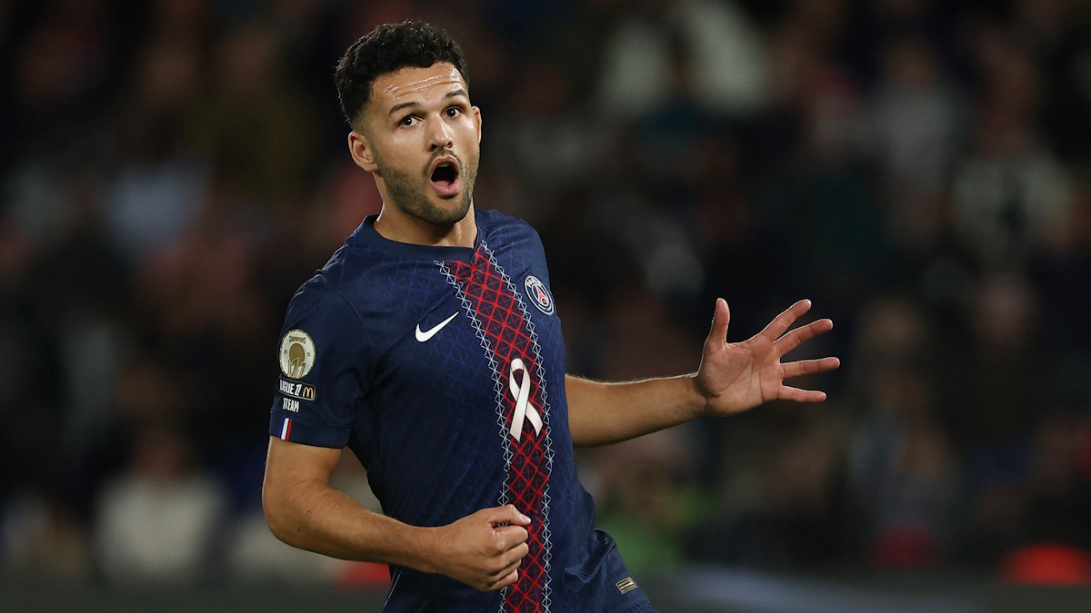 Байер играет с ПСЖ в Лиге Чемпионов 21 октября 2025. Фото: REUTERS