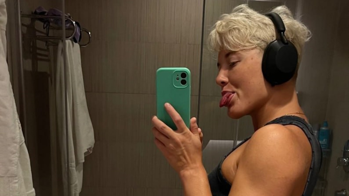 Софья Сподаренко предлагала поцеловать ее в точку пониже спины. Фото: соцсети пловчихи