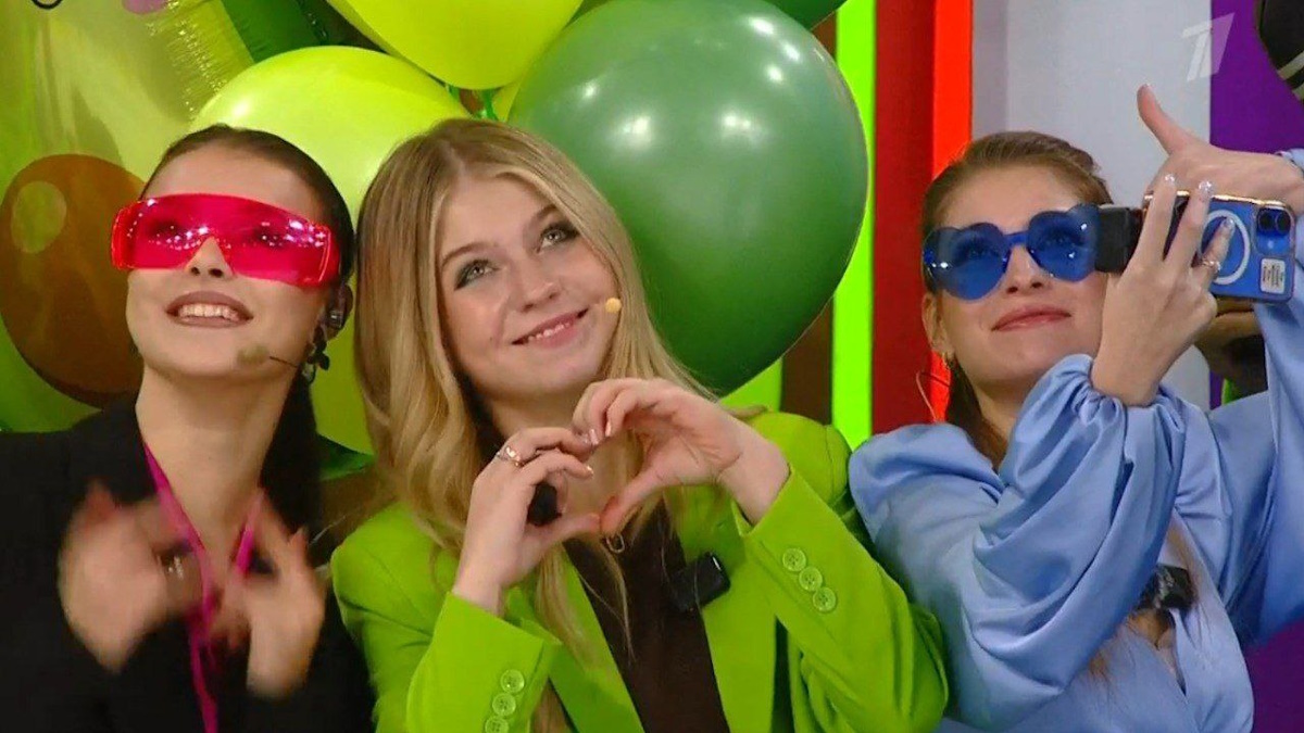 Щербакова, Трусова и Косторная на Кубке Первого канала среди юниоров в Калуге. Фото: стоп-кадр прямого эфира 