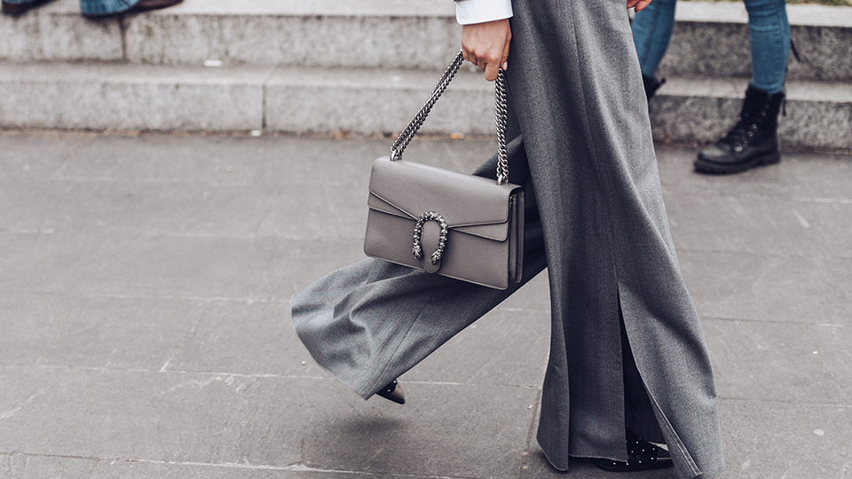 С чем носить женские брюки в 2025 году