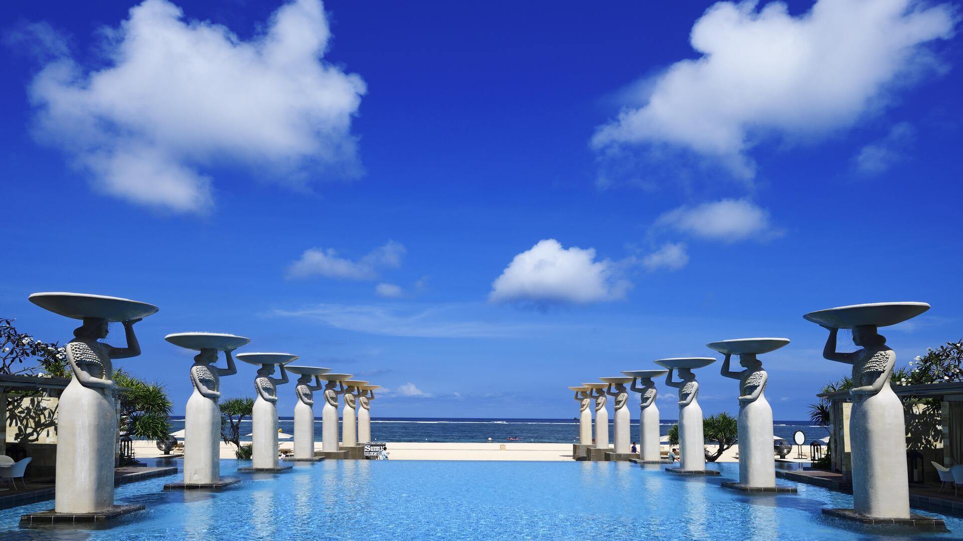 Бассейн в отеле The Mulia Resort, Нуса Дуа, Бали.