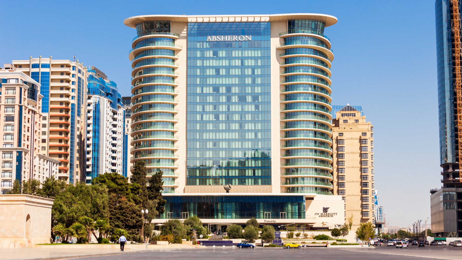JW Marriott Absheron Baku в центре Баку.