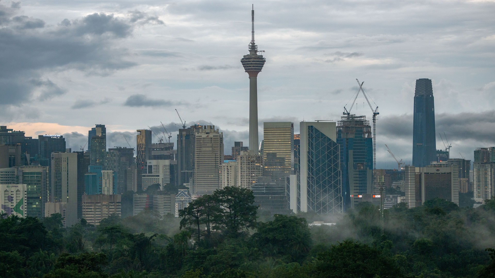 Куала-Лумпур после дождя, Малайзия.