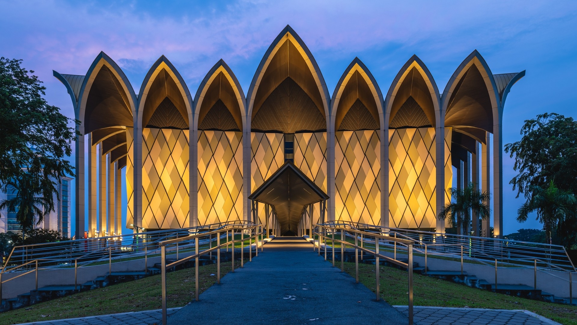 Музей культур Борнео в Кучинге.