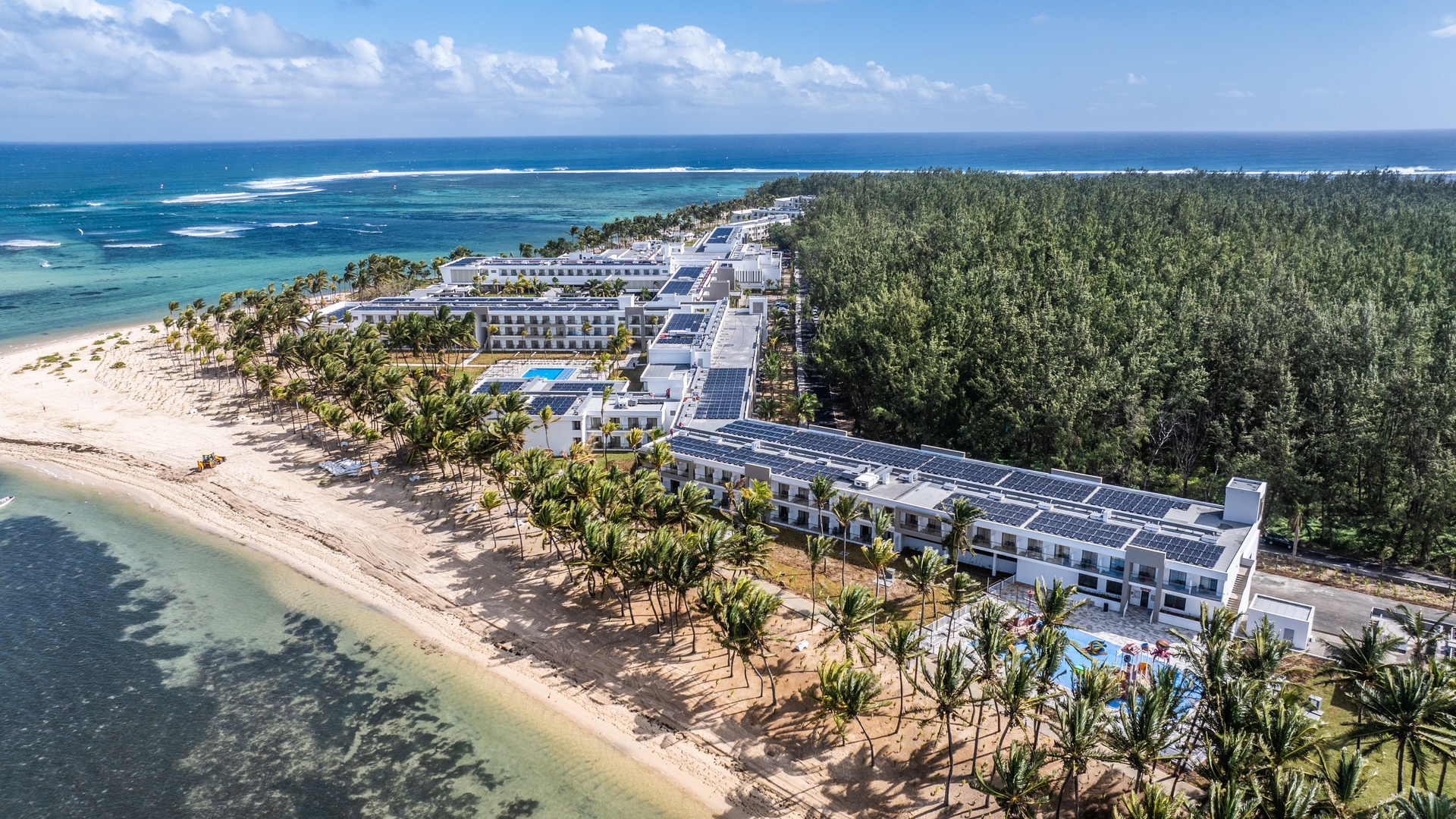 Новые отели Riu Turquoise и Riu Palace Mauritius на пляже для кайтсерфинга Ле-Морн.