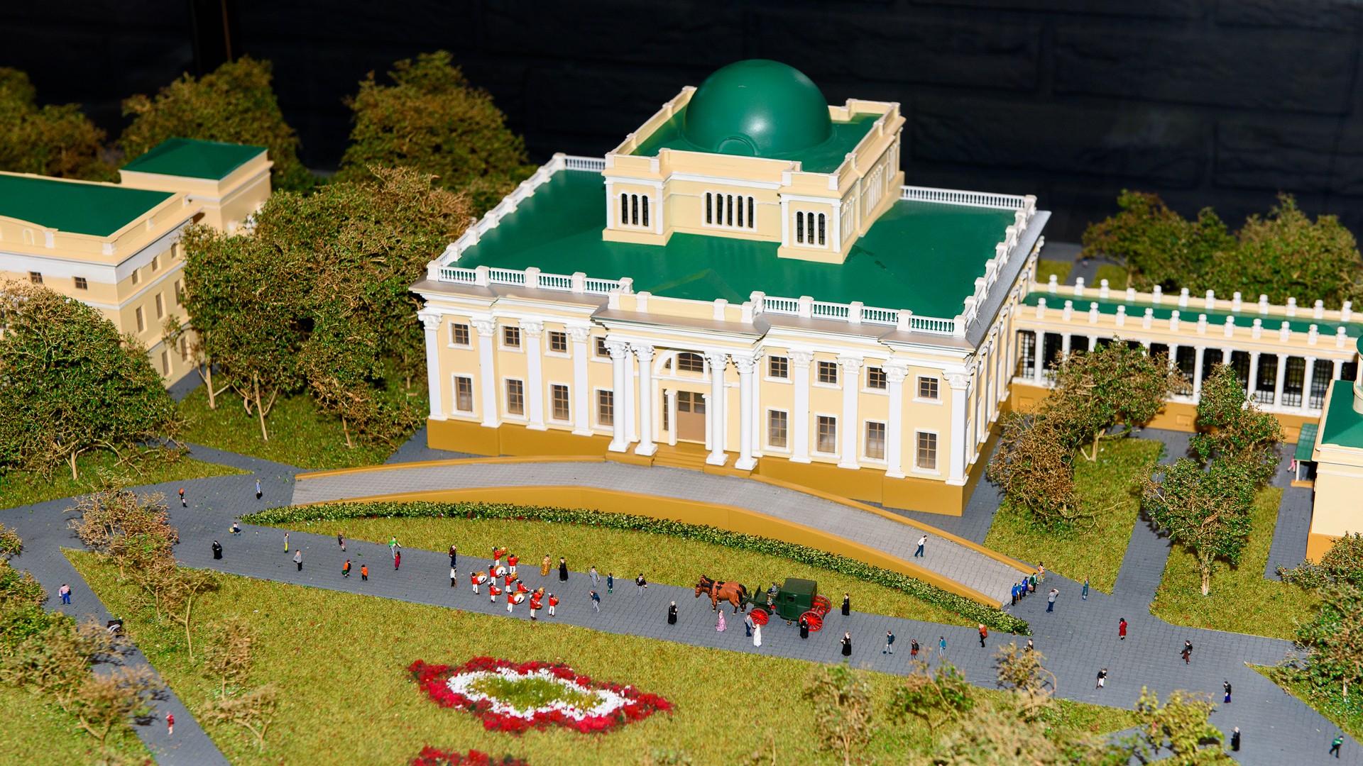 Резиденция Румянцевых и Паскевичей в музее «Страна мини», Минск.