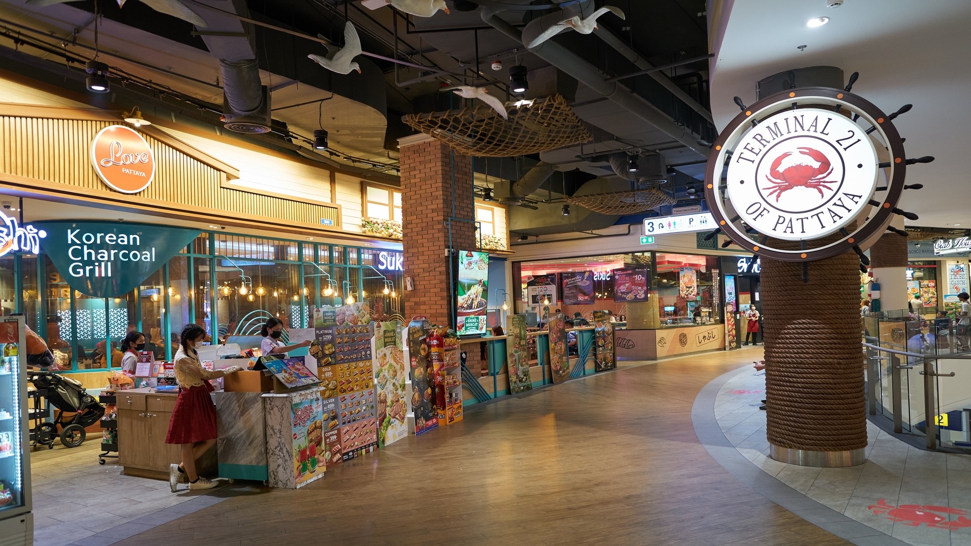 Интерьер торгового центра Terminal 21 Pattaya, Таиланд.